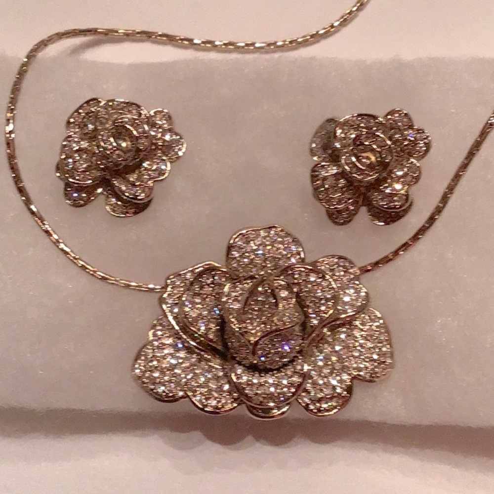 New Rose Set. Gold tone,rhodium plated,Clear Swarovski crystals.16”L w/2”ext